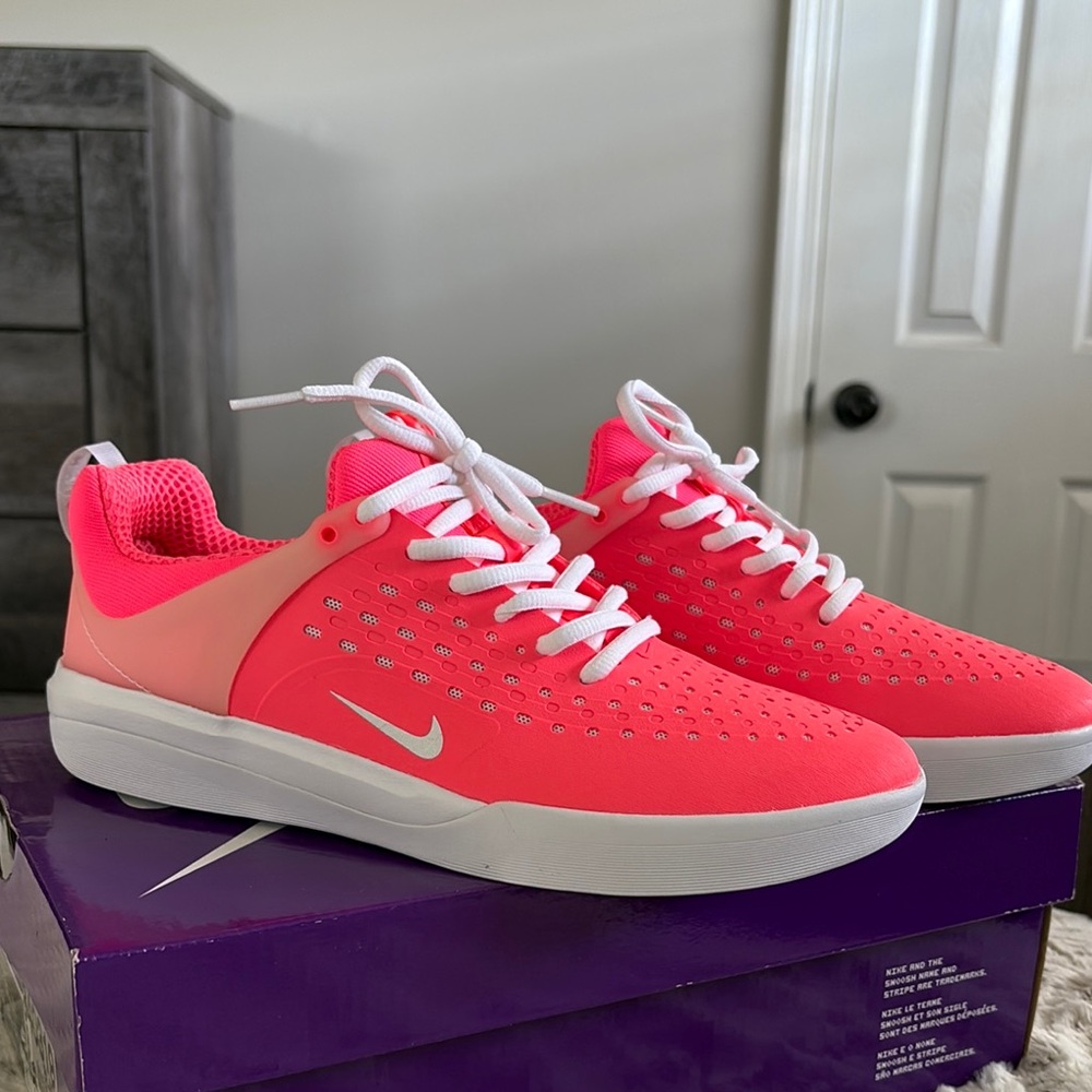 Nike Men’s Pink Air Zoom Shoes
